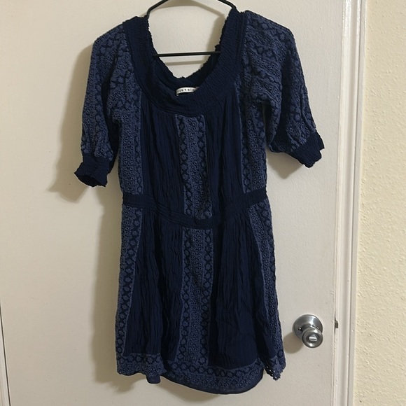 EUC Alice and Olivia Eyelet Off the Shoulder Embroidered Dress size 12 - Picture 4 of 10